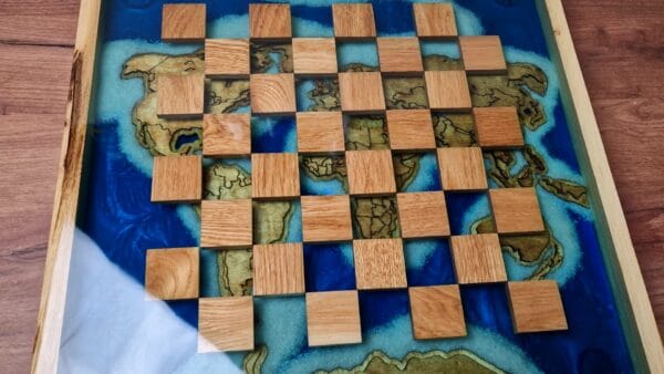 Chess set World Map made of Oak and Epoxy Resin - Image 2