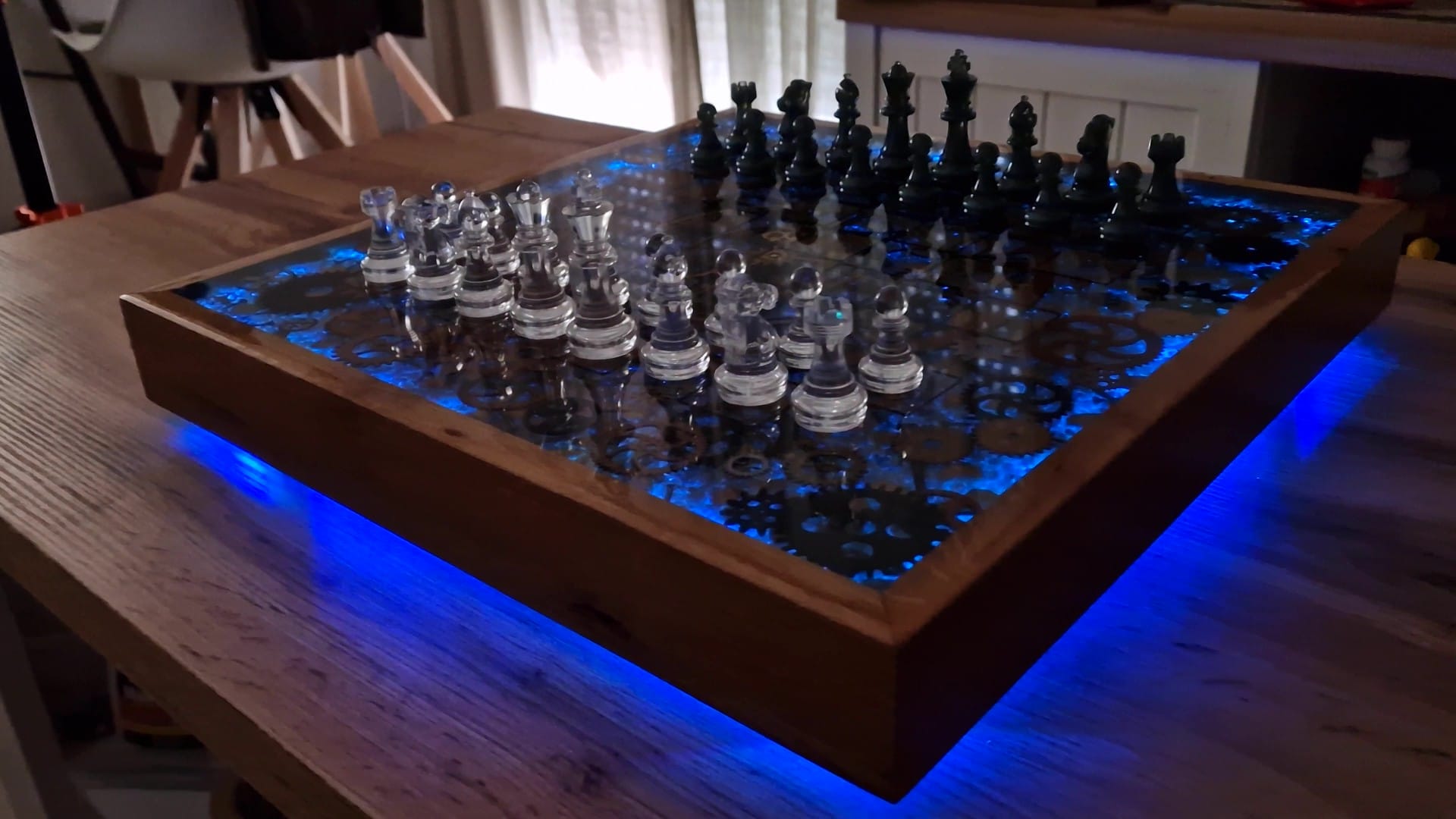 Chess set Clock and Gears made of Oak and Epoxy Resin - Image 3