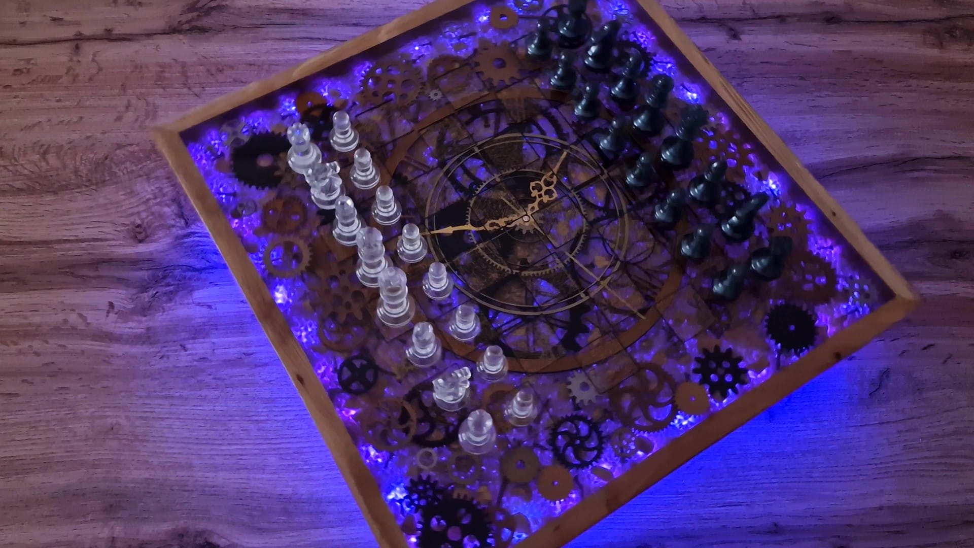 Chess set Clock and Gears made of Oak and Epoxy Resin - Image 6