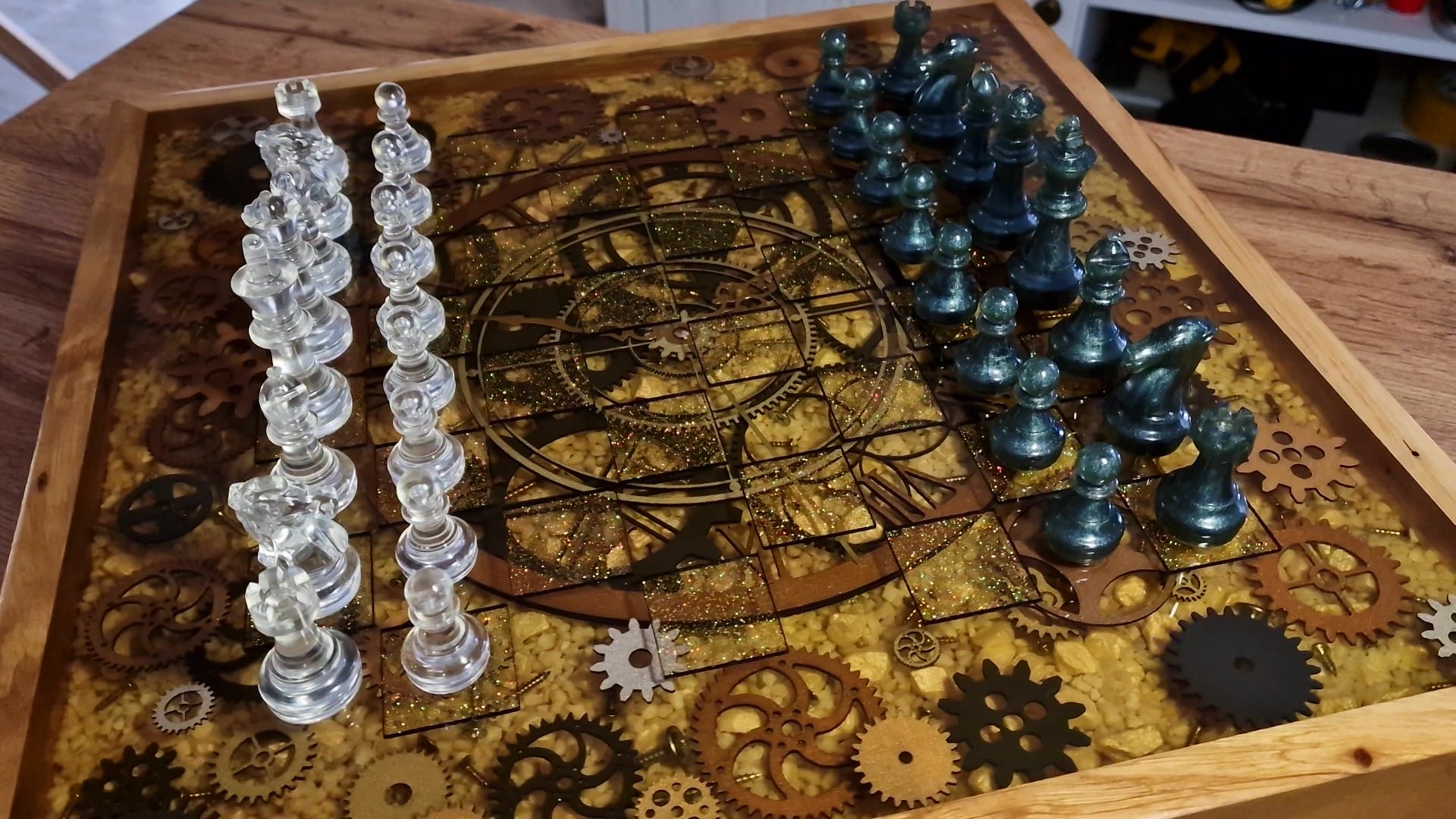 Chess set Clock and Gears made of Oak and Epoxy Resin - Image 7