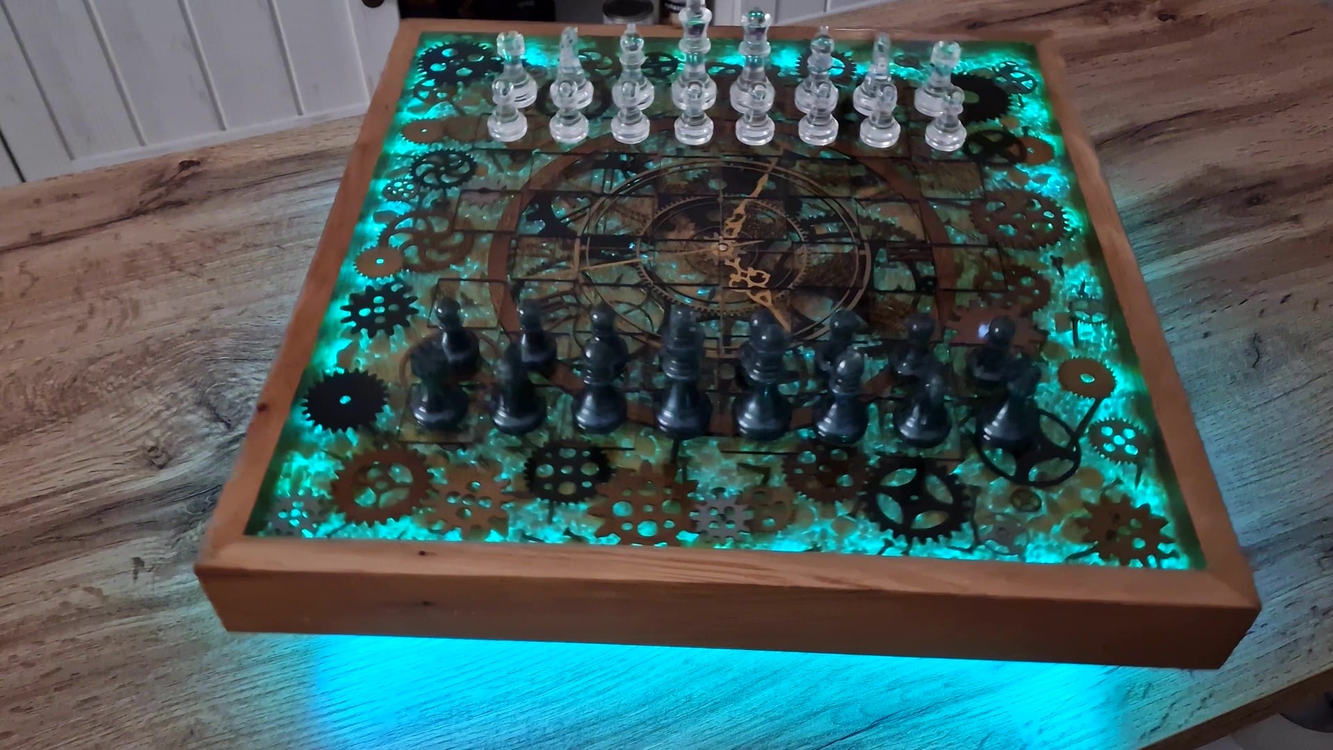 Chess set Clock and Gears made of Oak and Epoxy Resin - Image 8