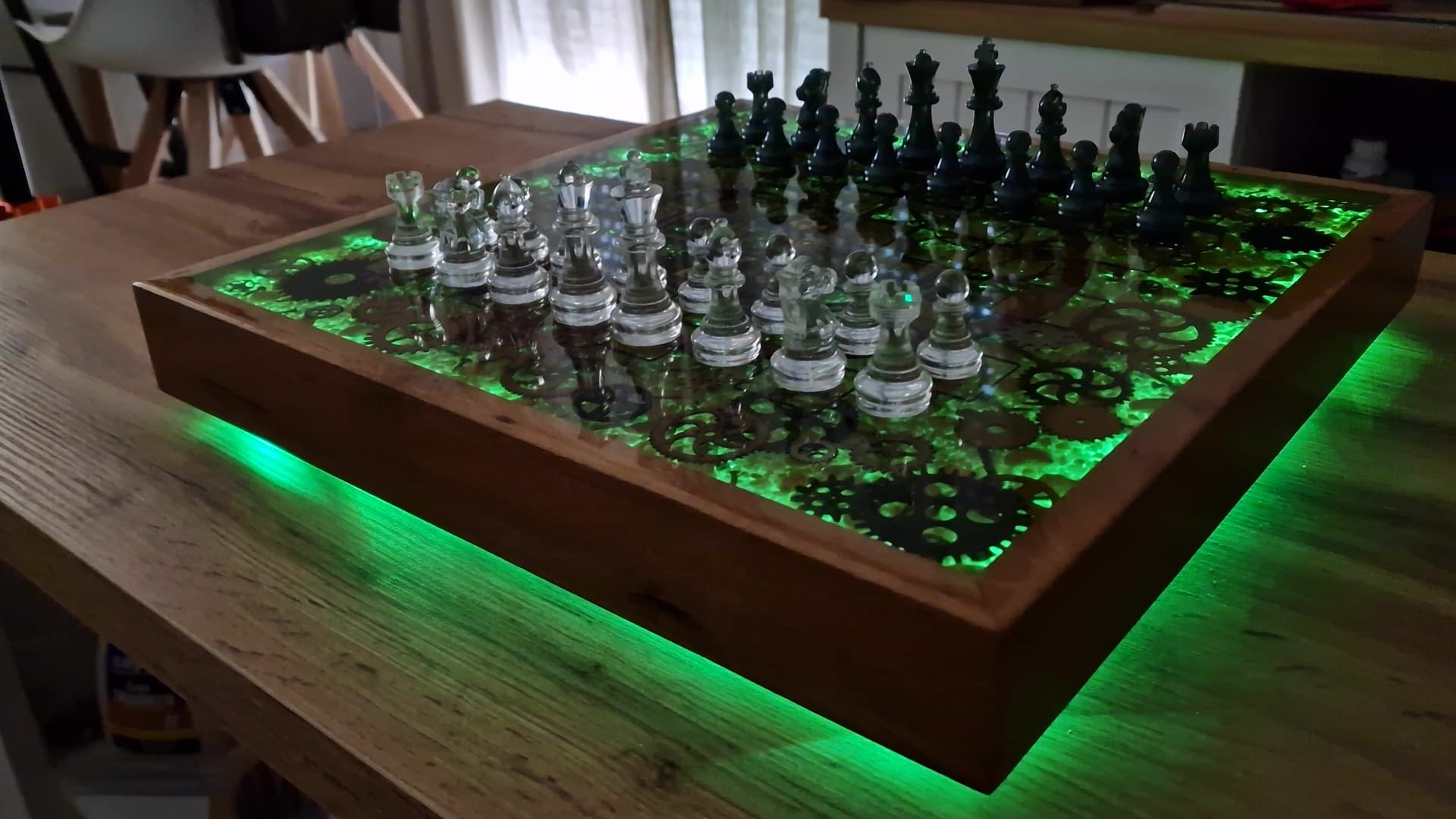 Chess set Clock and Gears made of Oak and Epoxy Resin